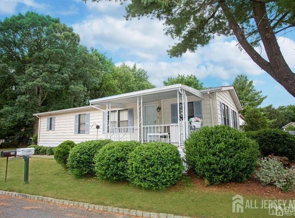 139 VILLAGE Drive W, Spotswood, NJ 08884