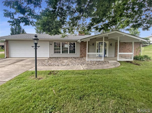 9418 Crestwood Manor Drive, St Louis, MO 63126