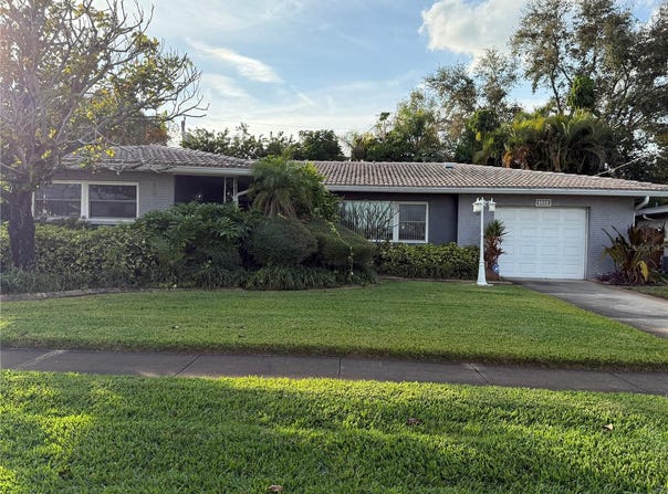 566 E PARK DRIVE, LARGO, FL 33771