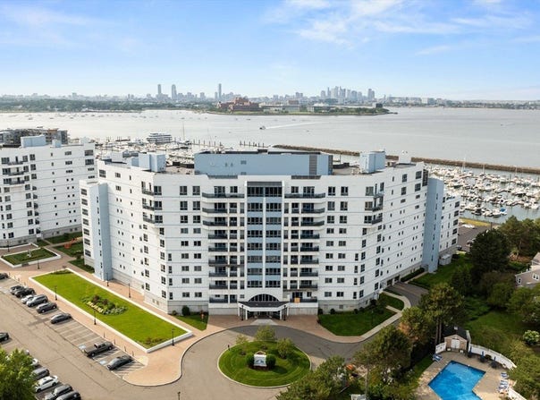 1001 Marina Dr, Quincy, MA 02171