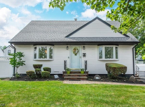 20 Bryant Ave, Bloomfield Twp., NJ 07003-5402