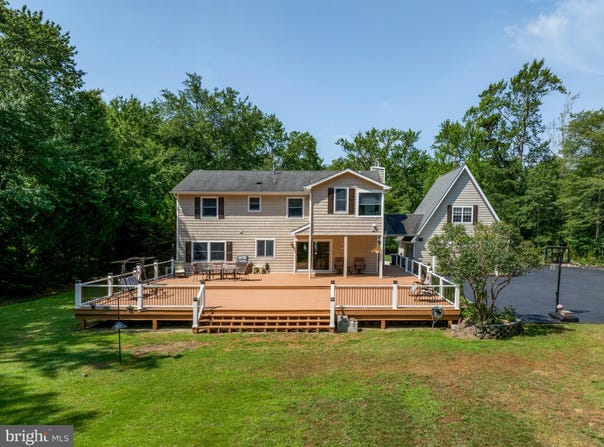 384 HILLIARD BOULEVARD, MANAHAWKIN, NJ 08050