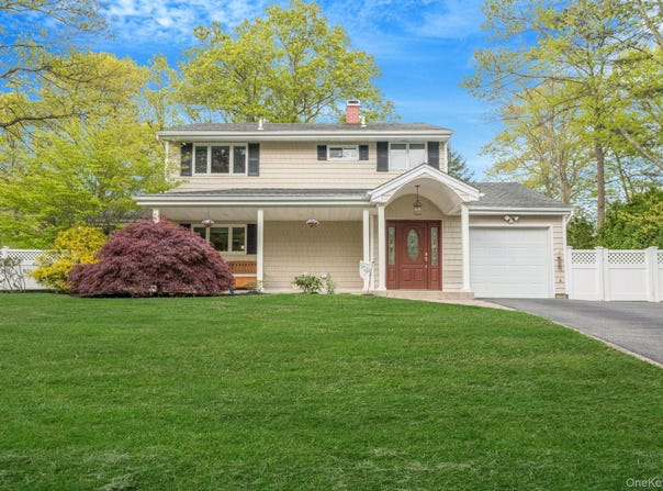 37 Marc Drive, Ridge, NY 11961