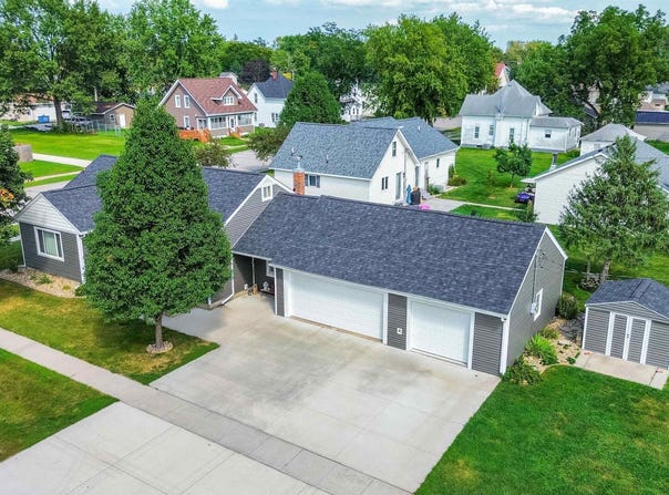 406 1St Street, Dike, IA 50624