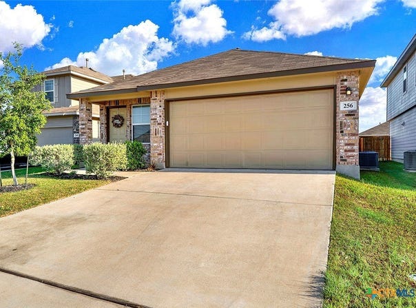 256 Middle Green Loop, Floresville, TX 78114