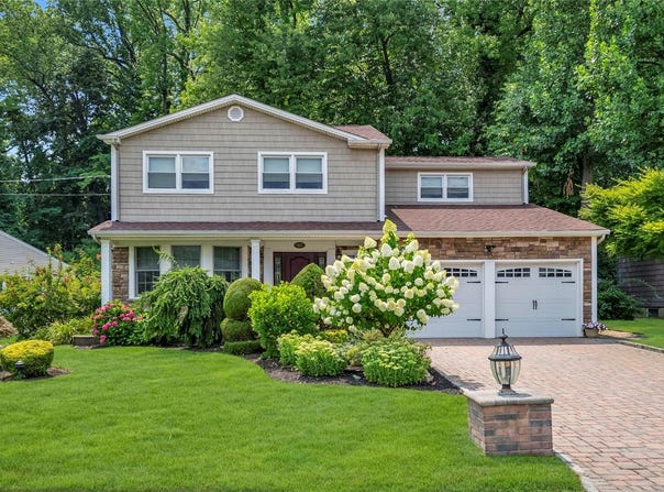 67 Reed Drive, Roslyn, NY 11576