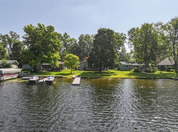 3558 Windwheel Point Drive, PinckneyVillage_Livingston, MI 48169