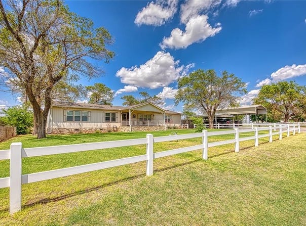 711 Sisson Avenue, Sayre, OK 73662