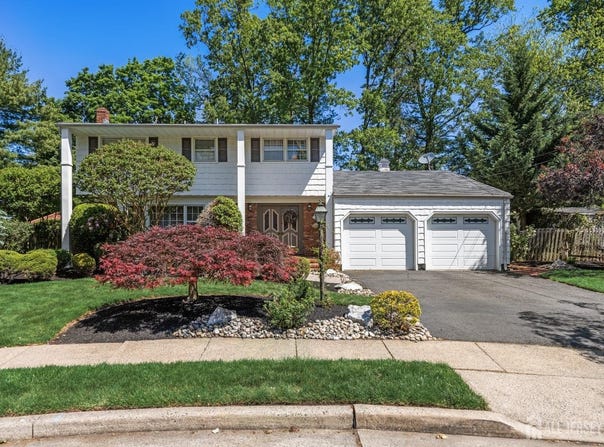 54 Eileen Way, Edison, NJ 08837