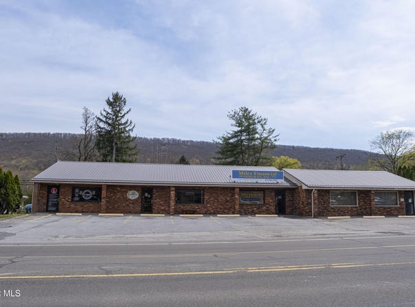 5523 E Pleasant Valley Boulevard, Tyrone, PA 16686