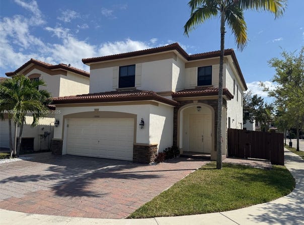 10086 NW 89th Ter, Doral, FL 33178