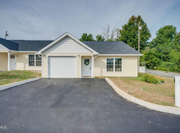 1038 W G Street, Elizabethton, TN 37643