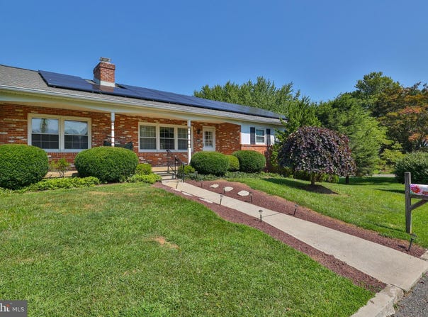 EMMAUS, PA 18049