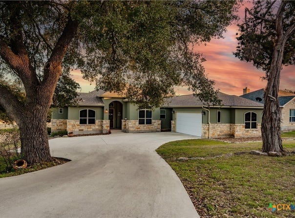 556 Shayla Lane, Canyon Lake, TX 78133