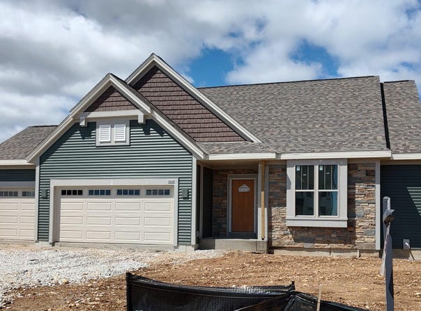 1535 Fairwinds Blvd, Mukwonago, WI 53149