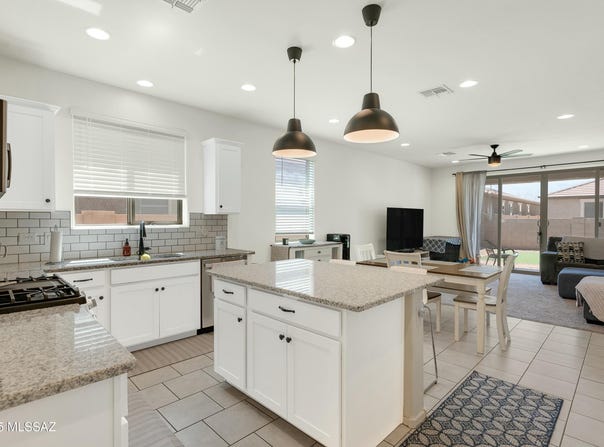 6548 E Via Arroyo Largo, Tucson, AZ 85756
