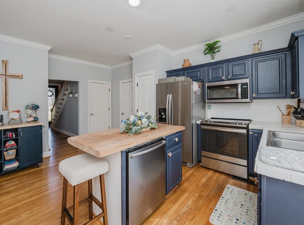 1555 BENT RIVER CIRCLE, VESTAVIA HILLS, AL 35216