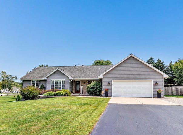 2900 SAGEWOOD Way, SUAMICO, WI 54173