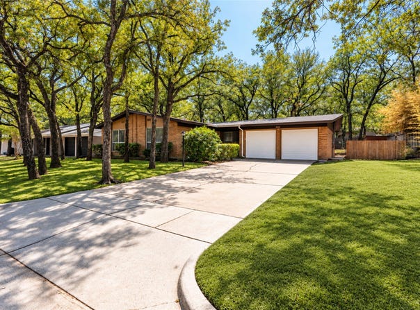 1237 King Drive, Bedford, TX 76022
