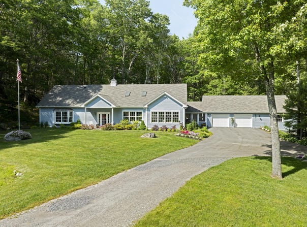 28 Evergreen Drive, Boothbay, ME 04537