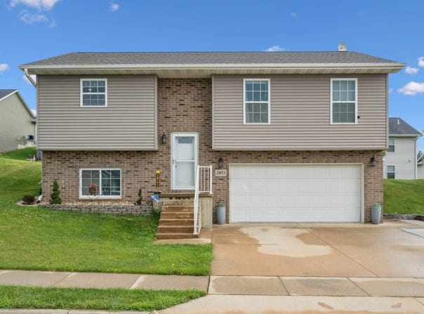 2055 Cobalt, Dubuque, IA 52001