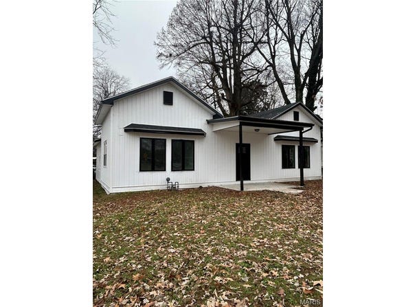 207 E Marshall Street, Charleston, MO 63834