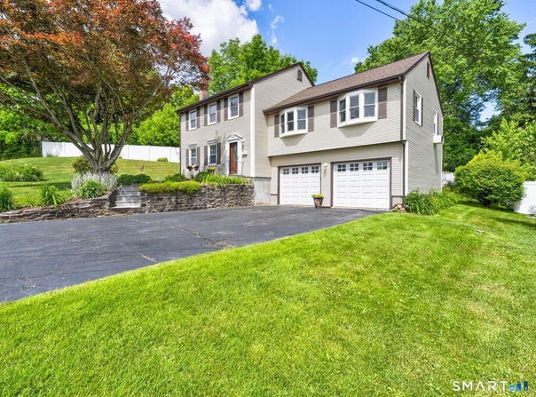 4 Lee Circle, Bloomfield, CT 06002