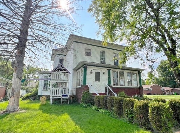 934 Parrish Street, Uhrichsville, OH 44683