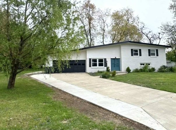 6701  East Oak Street, Evansville, IN 47715