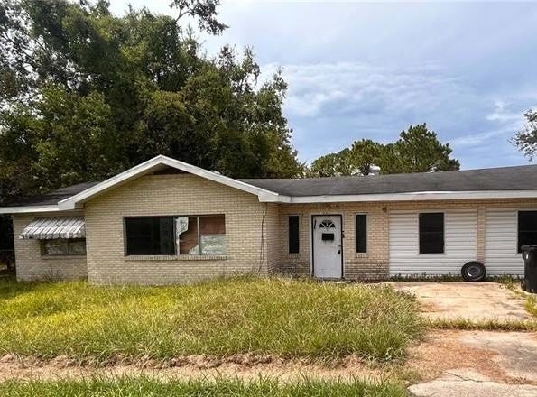 605 PELLERIN Street, Jeanerette, LA 70544