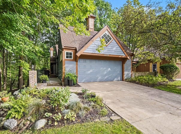 2133 N Cross Creek Drive SE, Grand Rapids, MI 49508
