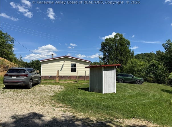 3262 Leatherwood Road, Elkview, WV 25045