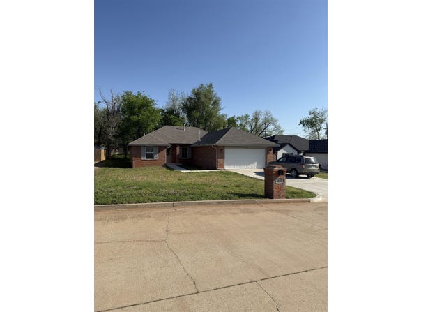 1205 Coffey Dr, Perry, OK 73077