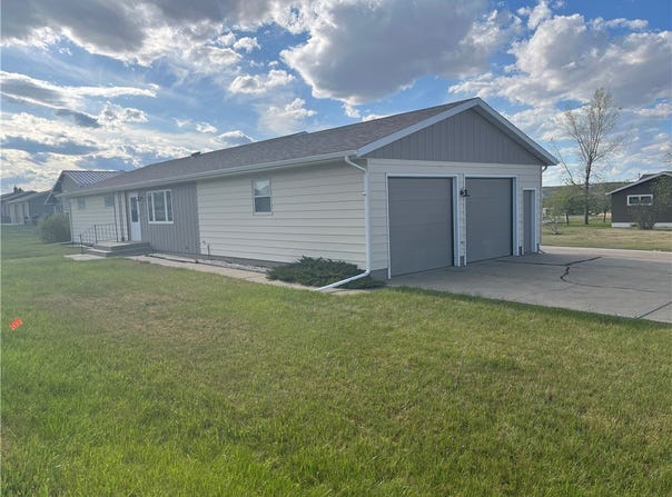802 10th Street, Circle, MT 59215