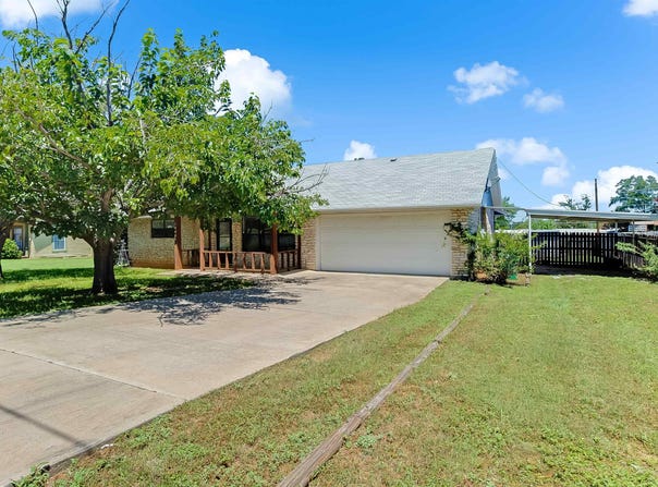 1008 Wright Street, Llano, TX 78643