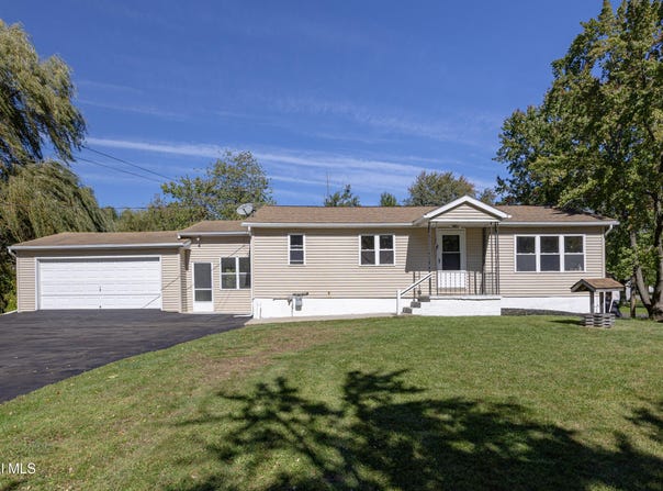 167 Guideboard Road, Waterford, NY 12188