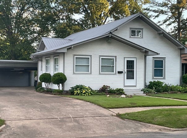 902 E Chism St, Paris, AR 72855
