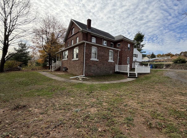 2964 State Street, Hamden, CT 06517