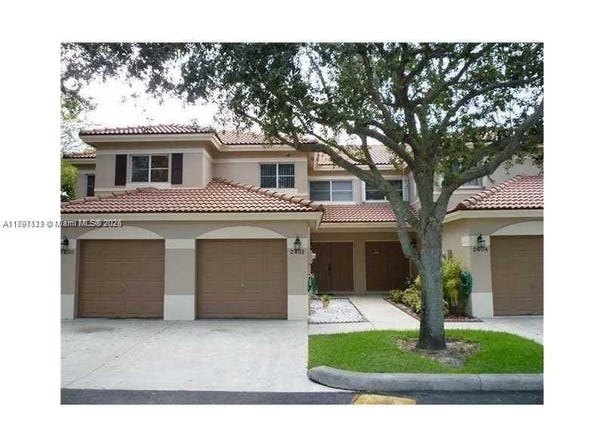 2405 NW 97th Ter, Pembroke Pines, FL 33024