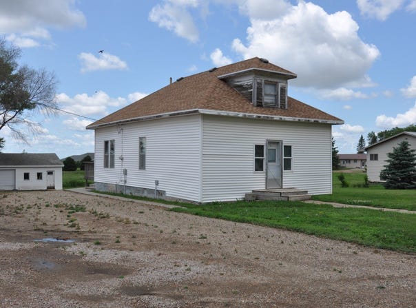 113 Water St, Kimball, SD 57355