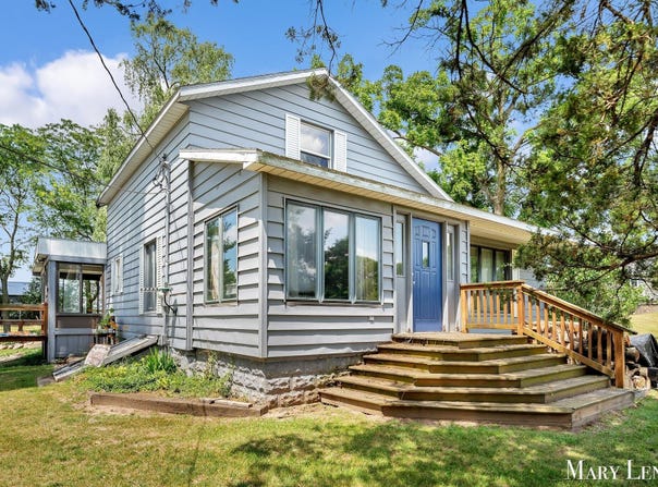5537 Bristol Avenue NW, Comstock Park, MI 49321