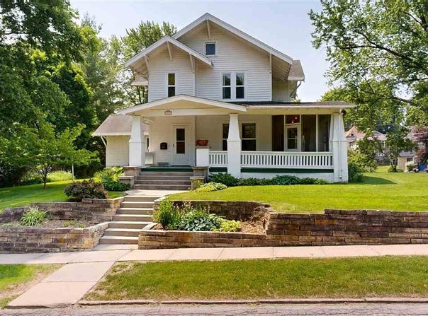 1231 E College St, IowaCity, IA 52245
