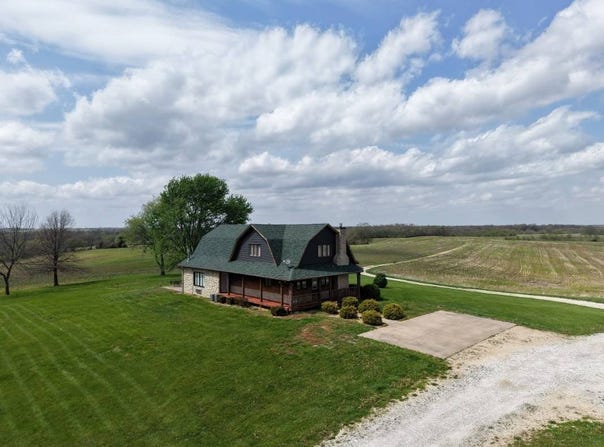 000  Farmers Ridge Rd, Nebo, IL 62355