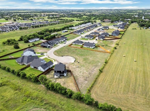 593 Highview Court, Godley, TX 76044