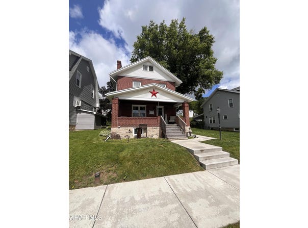 220 27th Avenue, Altoona, PA 16601