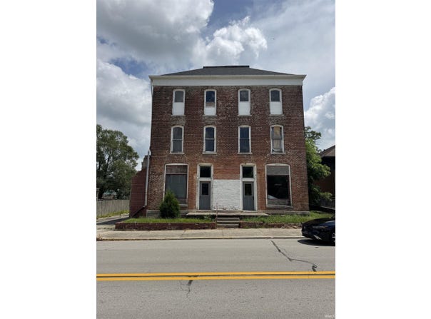 75 S Main Street, Andrews, IN 46702