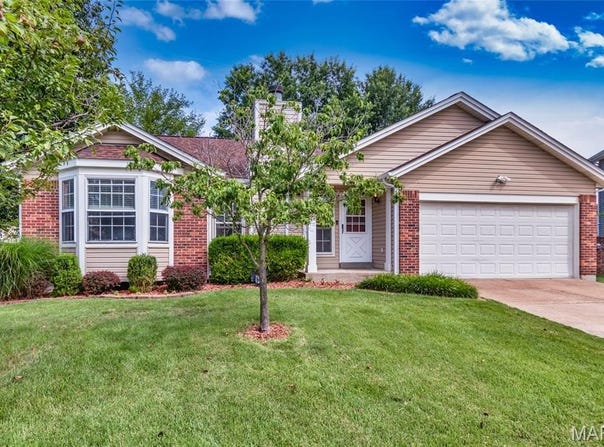 805 Weathervane Court, Manchester, MO 63021