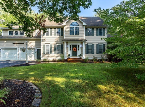2 Sherwood, Halifax, MA 02338