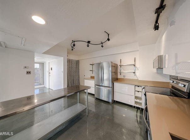 353 E Thomas Road, Phoenix, AZ 85012