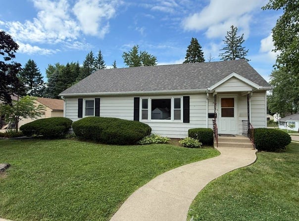 906 West Jefferson Drive, Freeport, IL 61032